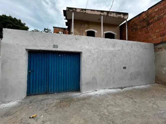 Vende-se casa em vila!