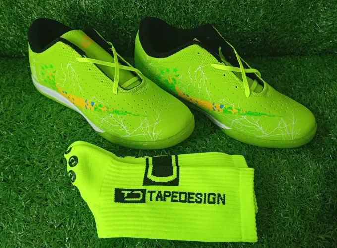 Combo Chuteira de futsal + Meia Antiderrapante