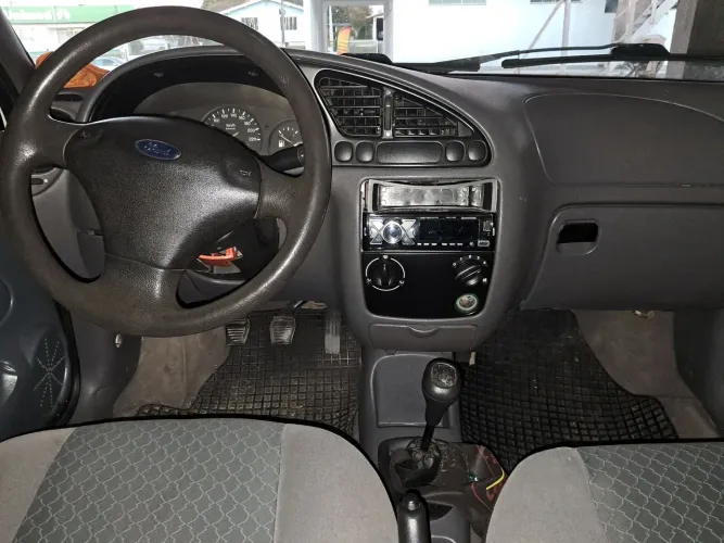Ford Fiesta GL 1.0 3P 2000