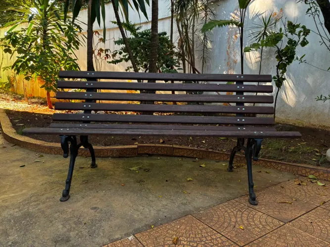 Banco de madeira para Jardim