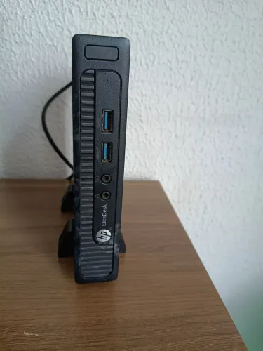 Mini PC HP Elitedesk com monitor Positivo 22p