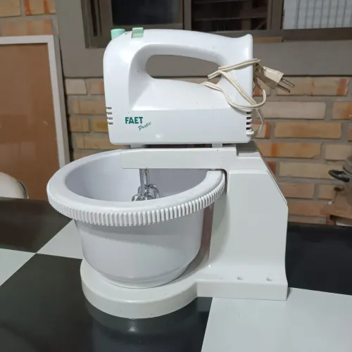 Batedeira Faet prática