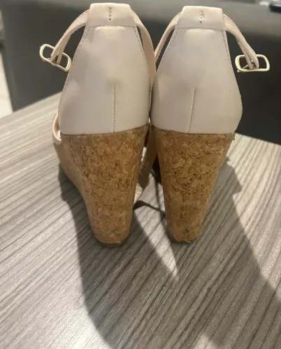 Vendo sandália tamanho 34