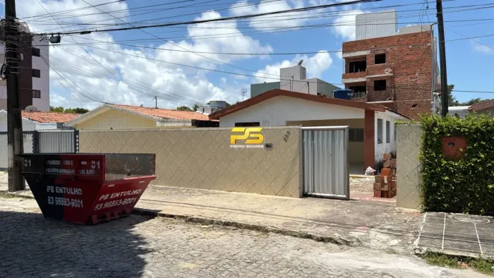 CASA COMERCIAL PARA LOCAÇÃO NOS BANCÁRIOS COM 120 M² E 03 QUARTOS REF: 87