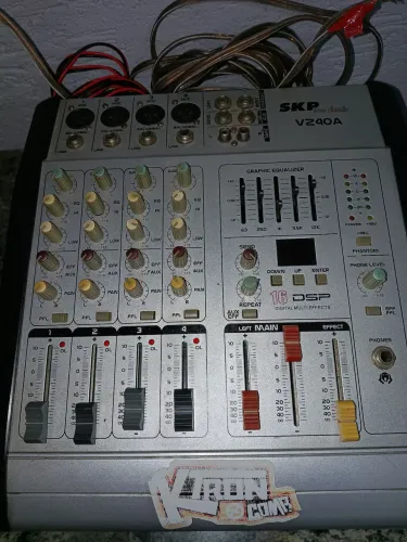 Vendo mesa amplificada 4 canal