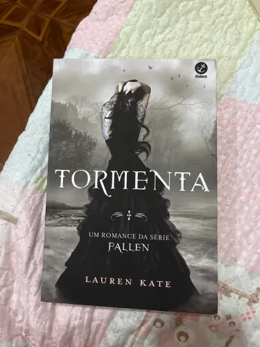 Livro tormenta fallen