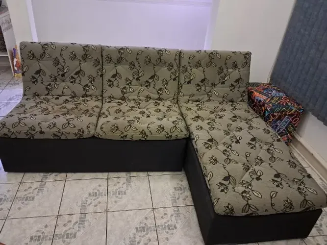 Chaise Lounge e Sofa 2 lugares Herval Preto Florido - Otimo Estado