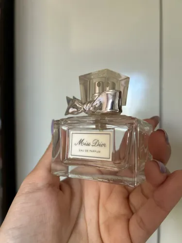 Frasco de perfume Miss Dior