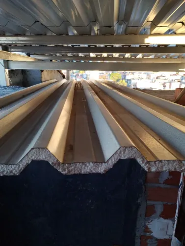 Telha sanduíche 3,75 mt