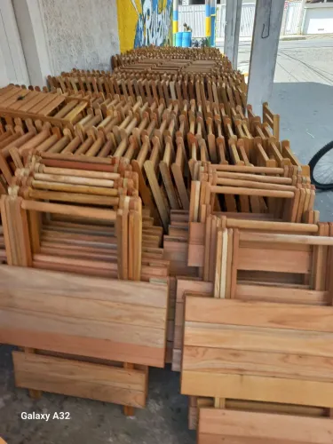 Jogo de mesa com 4 cadeiras de madeira maciça apenas 490R$