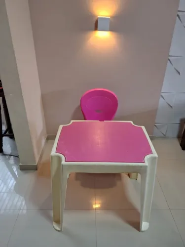 Mesa com cadeira infantil