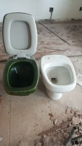 vende-se este vaso sanitário ( cada um e 50 reais)