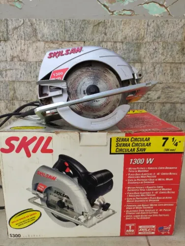 Serra Circular 1300W, 185mm, 127v, marca Skil (utilizada somente 1 vez), acompanha manual