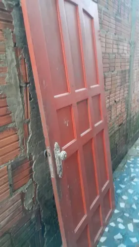 Porta 90,por 210 altura pra vender logo por 80$ não entrego 
