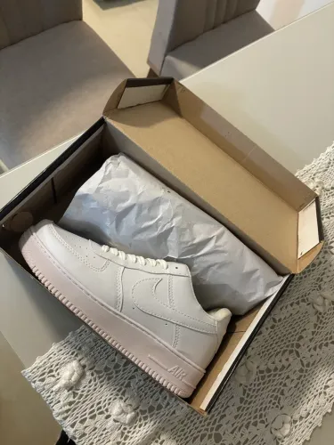 NIKE AIR FORCE 1