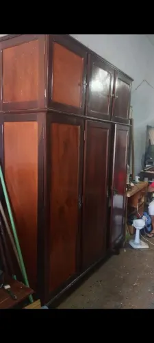 Guarda roupa de madeira