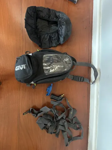 Bolsa magnética para motocicleta Givi EA106B