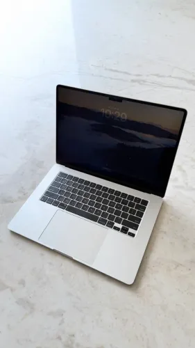 MacBook Air 15" M3 (2024) - Impecável - Bateria 97% - Cinza Espacial