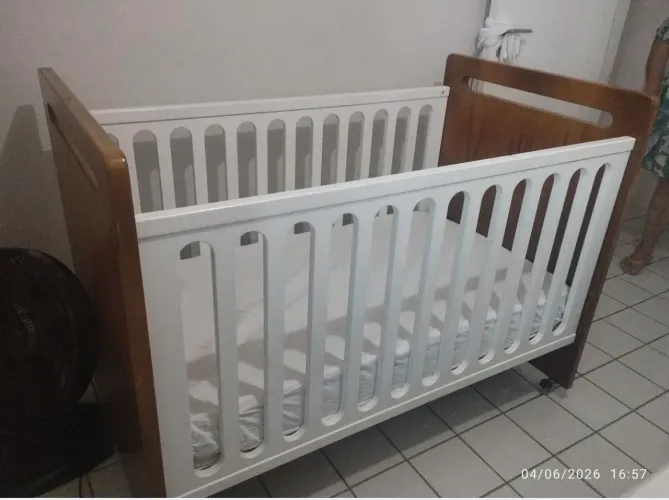 Berço de madeira infantil