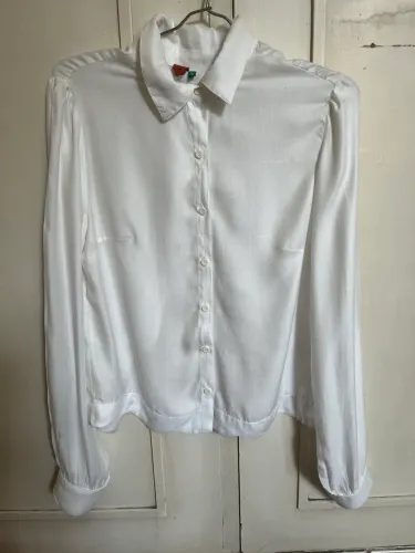 Camisa Farm com abertura nas costas