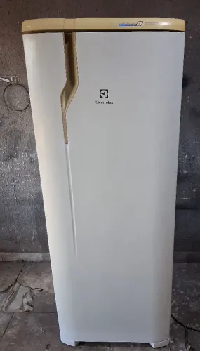 Vendo geladeira Electrolux frosfree 