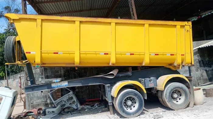 Vende-se está carga semi-reboque,pneus bons