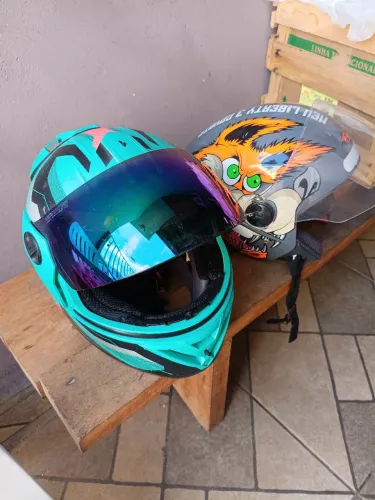 Vendo 2 capacetes