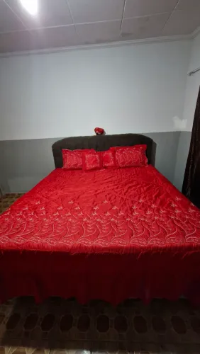 Cama super king semi nova em ótimas condições.