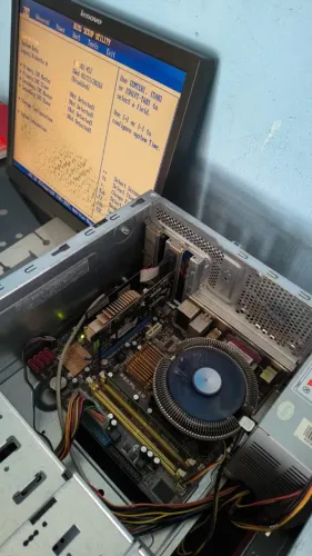 CPU 775 COM PLACA DE VIDEO WIFI ( LEIA COM ATENÇÃO )