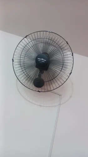 Ventilador Britania 215W (potente) 8 pás