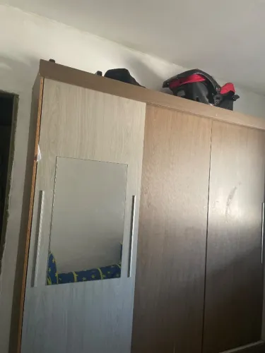 Vendo Guarda-Roupa Usado