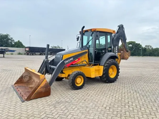 RETROESCAVADEIRA 4X4 JONH DEERE