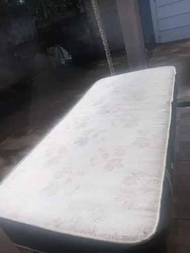 Colchão solteiro 188x87de largura e altura 22 cm