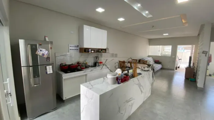 Oportunidade - Casa Padrão - Vila Branca - Jacareí - 3 Dormitórios - 140m².