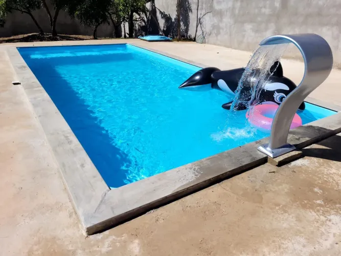 Piscina com 8 mts com escada integrada - aquecida