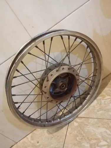 RODA RAIADA FRONTAL SEMI NOVA