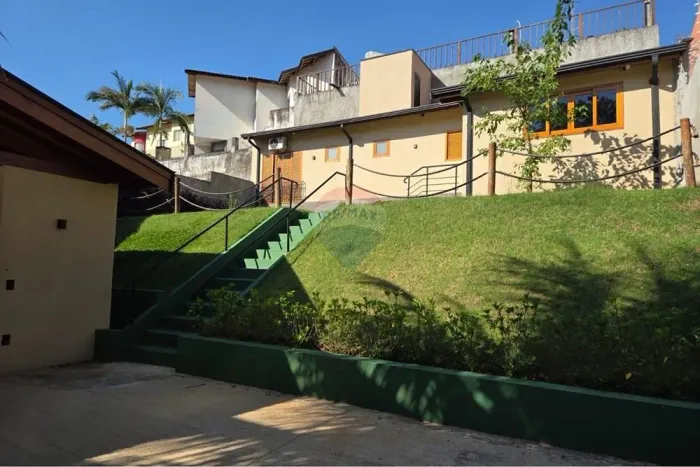 RE/MAX aluga casa residencial 2 dormitórios 1 banheiro 2 vagas de garagem Jardim Lumen Chr