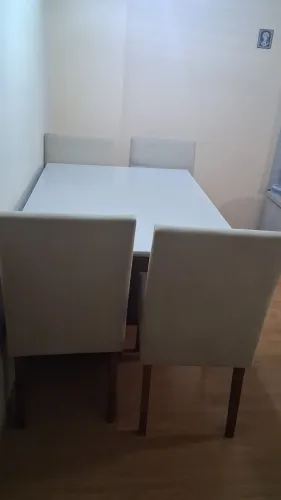 Mesa com cadeiras