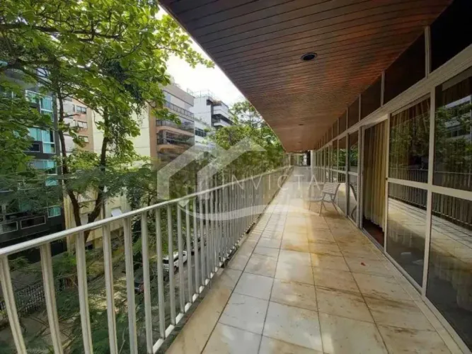 IMÓVEL DE 4 QUARTOS EM RUA NOBRE DE IPANEMA COM 3 VAGAS NA ESCRITURA!!!
