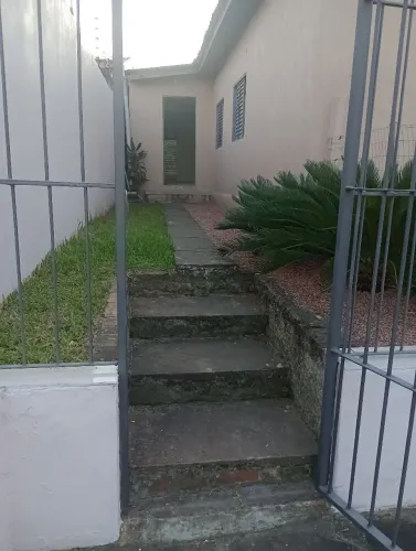 Alugo casa no bairro Rio Branco 