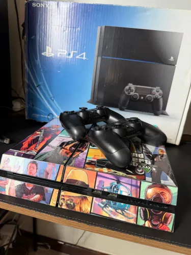 PlayStation 4 Fat - com caixa + 2 controles + 3 jogos de sua escolha