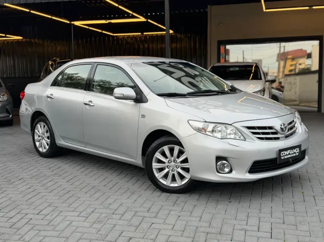 Toyota Corolla Altis 2.0 Flex 16V Aut. 2012