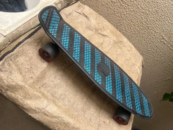 Skate mini cruiser praticamente novo 