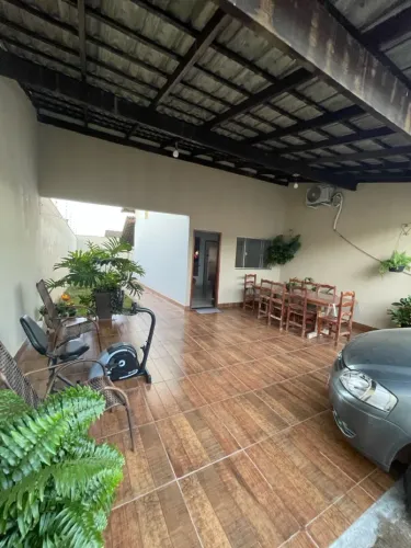 Casa com 300M  de lote próximo a Av. Brasil Sul 