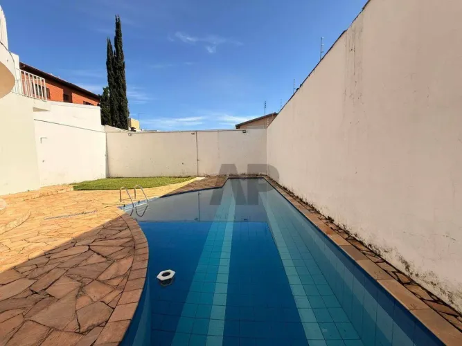 Casa para Locação no Jardim Faculdade em Itu/SP | 4 Suítes, Piscina e Área Gourmet