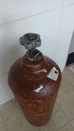 Vendo um cilindro de argonio de 4m 1600