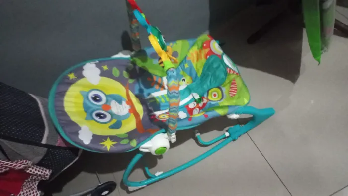 Vendo cadeira de balanço conservado