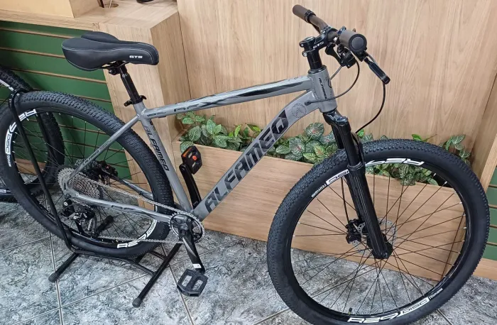 Bicicleta aro 29 freio hidráulico 12 marchas