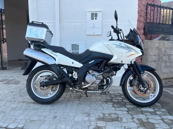 DL 650 V-STROM 2013 BRANCO PÉROLA COM BÁU