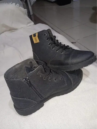 Bota infantil / número 33